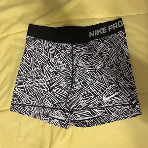 Printed Nike Pros size medium